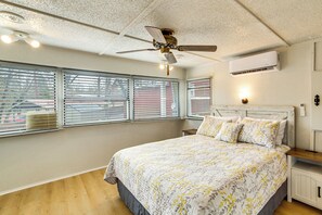Internet, bed sheets - Home 2 Mi to Cedar Creek Lake: Bring Your Pets! (Malakoff)