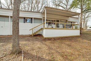 Exterior - Home 2 Mi to Cedar Creek Lake: Bring Your Pets! (Malakoff)