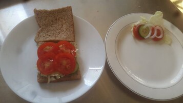 Desayuno continental gratuito y diario
