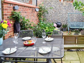 Outdoor dining - 3 bedroom accommodation in West Runton (West Runton)