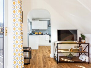 Highchair - 2 bedroom accommodation in Poole (Poole)