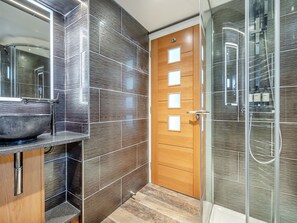 Towels - Luxurious, 5-star, open plan, ground floor apartment designed for two guests. (Bude)