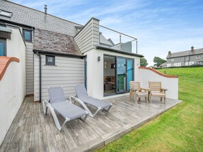 Terrace/patio - Luxurious, 5-star, open plan, ground floor apartment designed for two guests. (Bude)