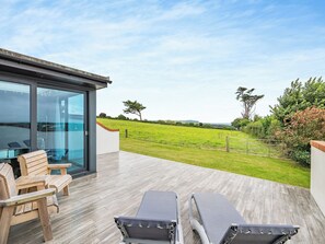 Terrace/patio - Luxurious, 5-star, open plan, ground floor apartment designed for two guests. (Bude)