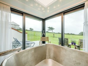 Interior - Sun Seeker - UKC6842 (Bude)