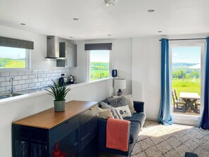 TV - Yonder View - UKC7000 (Kittisford, near Wellington)