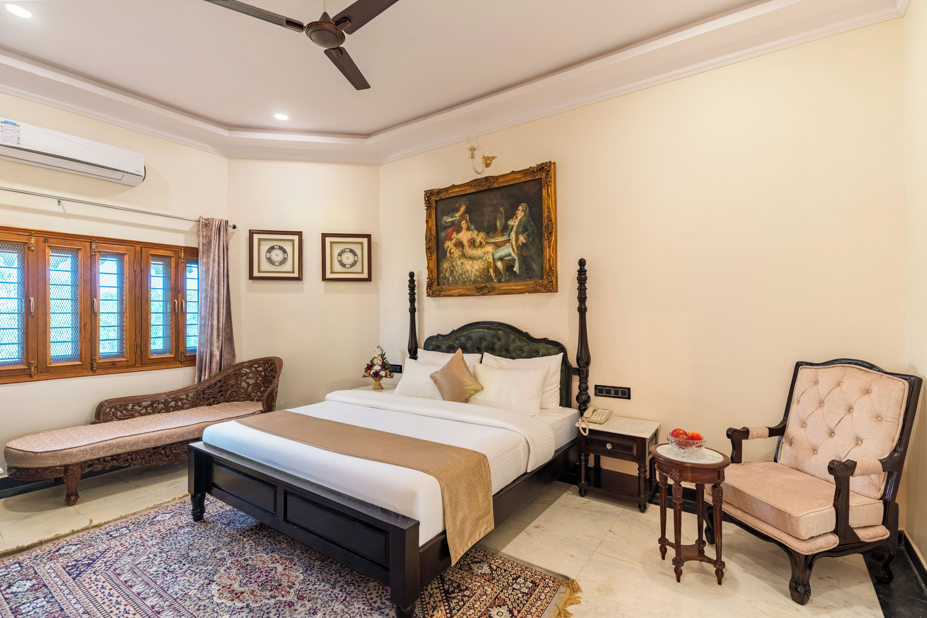 Superior Studio Suite | Desk, free WiFi, bed sheets