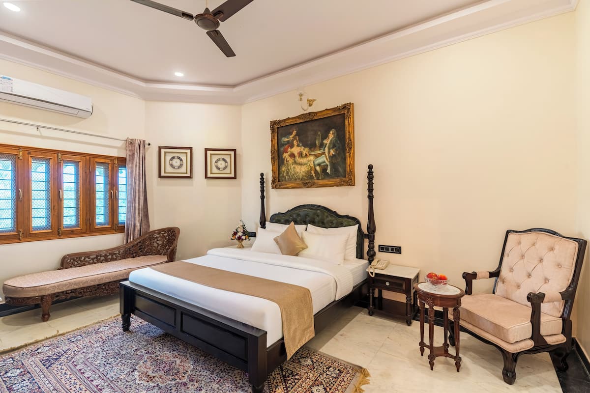 Superior Studio Suite | Desk, free WiFi, bed sheets