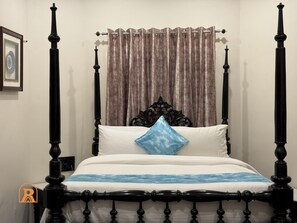 Studio Suite Junior | Bàn, truy cập Internet không dây miễn phí, bộ trải giường
