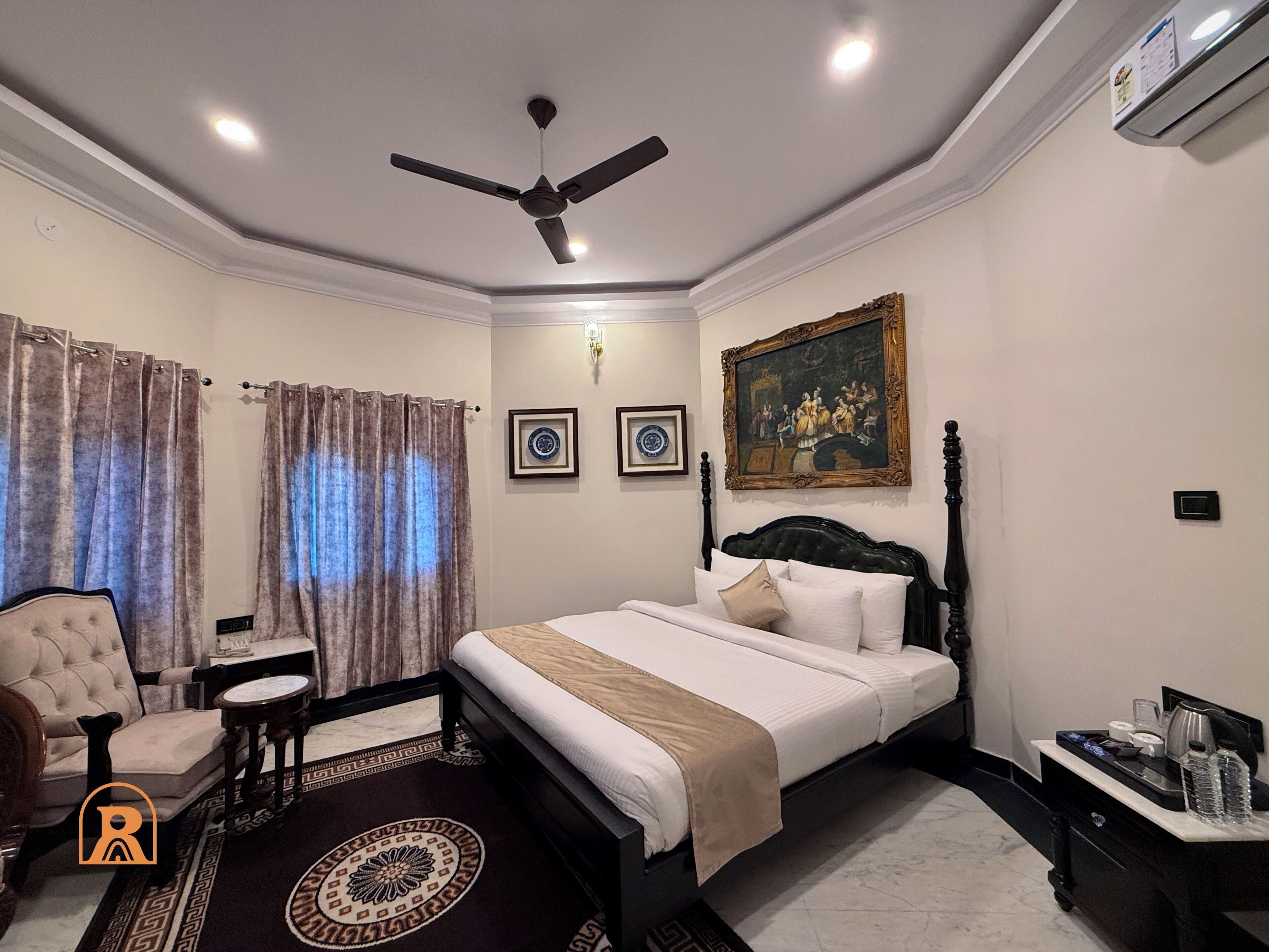 Presidential Studio Suite | Desk, free WiFi, bed sheets