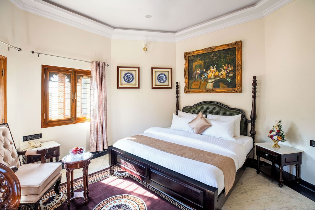 Presidential Studio Suite | Desk, free WiFi, bed sheets