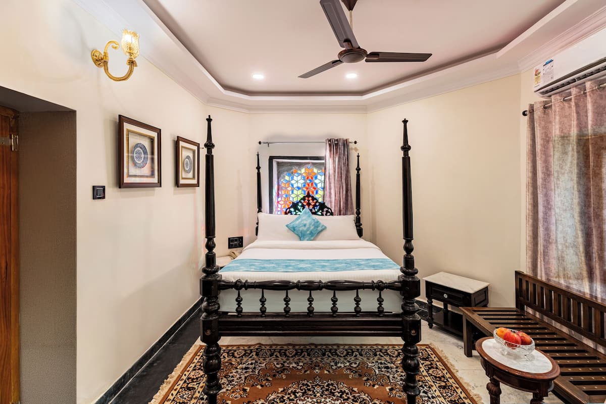 Junior Studio Suite | Desk, free WiFi, bed sheets