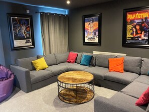 Télévision, cheminée