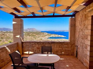 Outdoor dining - Villa Pi - Villa with a pool and splendid sea views (Vámos)