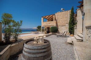 Terrace/patio - Villa Pi - Villa with a pool and splendid sea views (Vámos)