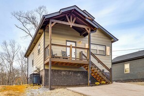 Exterior - Hot Tub, Games & Pool: Sevierville Family Retreat (Sevierville)