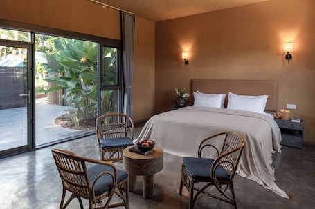 Luxury Single Room, Lanai. Peacock Valley Hot Spring VILLA Resort