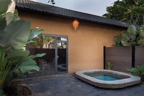 Luxury Single Room, Lanai | Terrace/patio - Peacock Valley Hot Spring VILLA Resort (Xishuangbanna Dai)