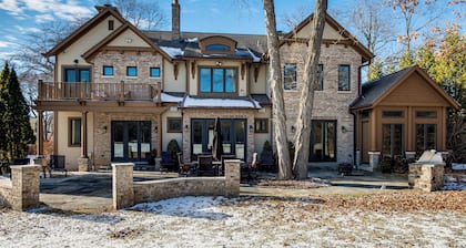 1 Mi to Metra: Estate w/ Theater, Game Room & More