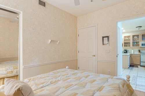 Golf Course Views! Relaxing & Convenient Mesa Unit