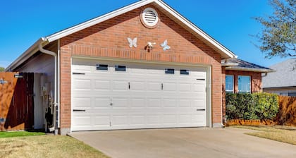 Perfect for Families! Round Rock Home w/ Yard