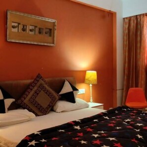 Desk, free WiFi - Hotel Travel Inn Meerut (Meerut)