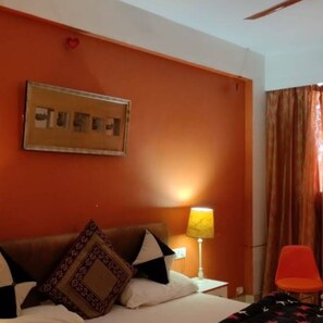 Desk, free WiFi - Hotel Travel Inn Meerut (Meerut)
