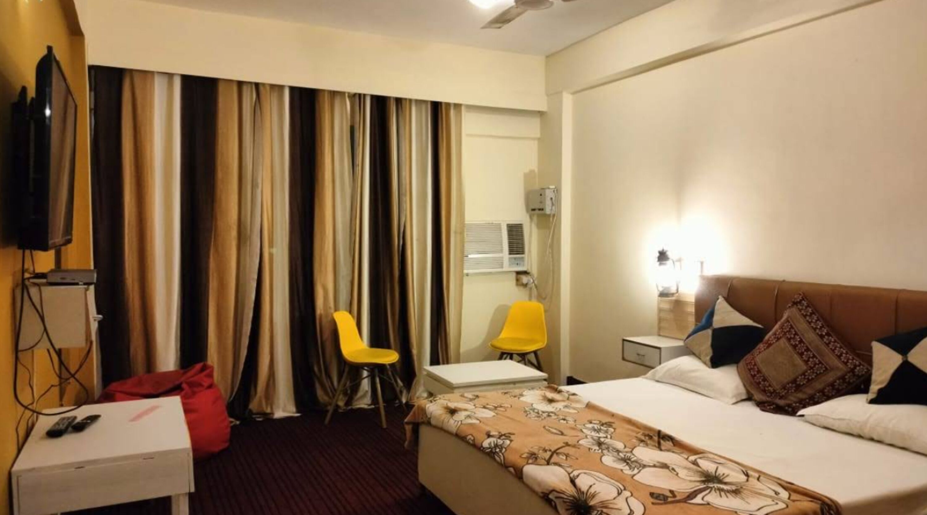 Deluxe Double Room, City View | Desk, free WiFi