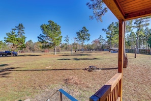 Property grounds - Quaint Couple's Retreat in Rural Overton (Overton)