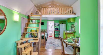 Cozy Cabin in Overton Glamping Community w/ Perks!