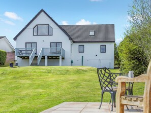 Outdoor dining - 4 bedroom accommodation in Isle of Arran (Isle of Arran)