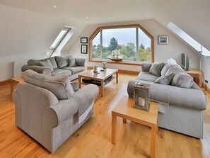 TV, fireplace - 4 bedroom accommodation in Isle of Arran (Isle of Arran)