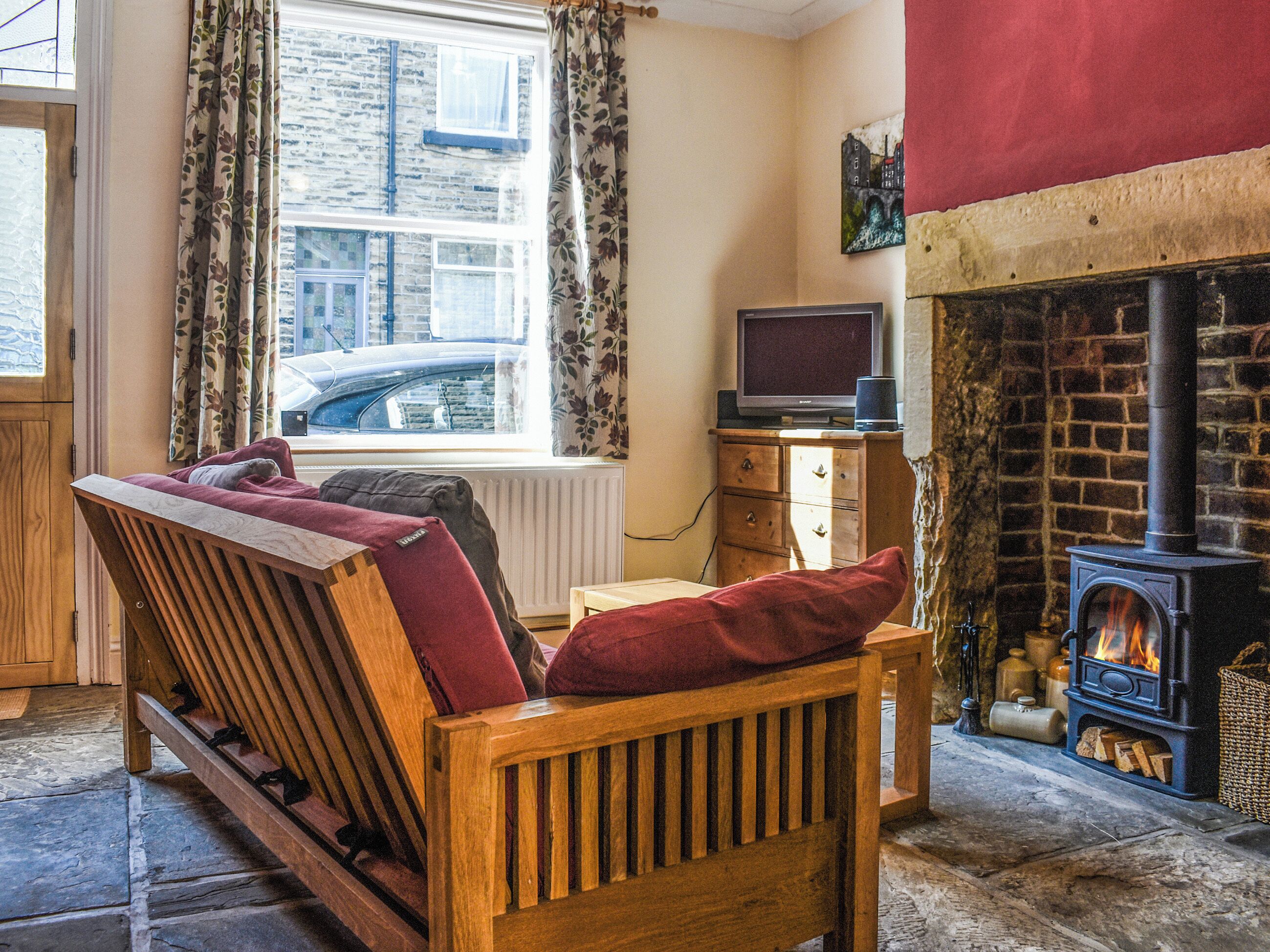 TV, fireplace