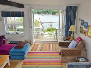 TV - 3 bedroom accommodation in Fowey (Fowey)