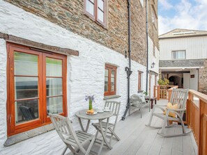 Outdoor dining - Tuckenhay, 2 Castle Cottage - FCL (Bow Creek, between Dartmouth and Totnes)