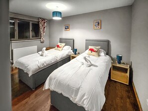 3 bedrooms, free WiFi - 3 bedroom accommodation in Sellindge, near Ashford (Sellindge, near Ashford)