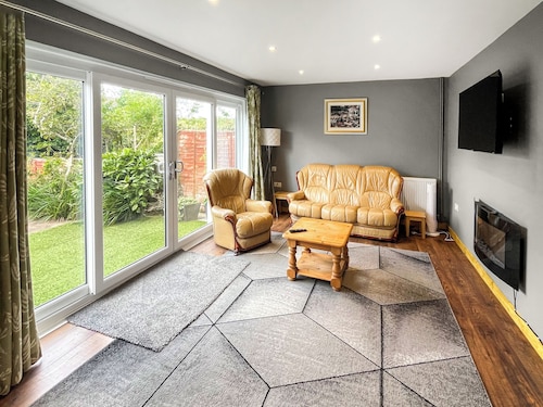 3 bedroom accommodation in Sellindge, near Ashford