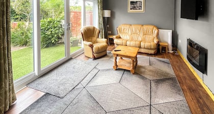 3 bedroom accommodation in Sellindge, near Ashford