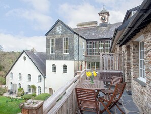 Outdoor dining - Tuckenhay, 1 Salle Cottage, - FCQ (Bow Creek, between Dartmouth and Totnes)