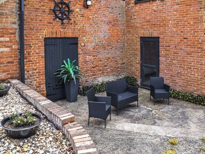 Terrace/patio - Sunflower Bungalow - UK50569 (Little Dunham, near Kings Lynn)