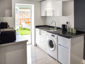 Private kitchen - Sunflower Bungalow - UK50569 (Little Dunham, near Kings Lynn)
