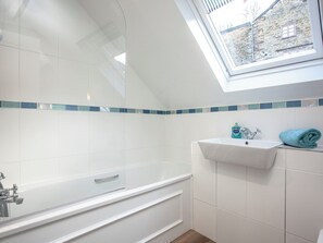 Bathroom - Tuckenhay, Mill Spring - FMF (Bow Creek, between Dartmouth and Totnes)