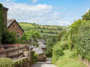 Property grounds - Tuckenhay, Mill Lodge - FTD (Bow Creek, between Dartmouth and Totnes)
