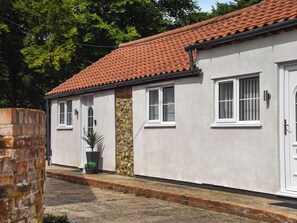 Exterior detail - The Ivy Bungalow - UK50570 (Little Dunham, near Kings Lynn)