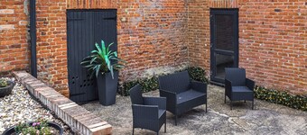 The Ivy Bungalow - UK50570