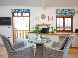 Dining - 1 bedroom accommodation in Tuckenhay (Tuckenhay)