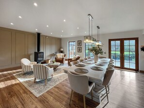 Dining - 5 bedroom accommodation in St. Asaph (St. Asaph)