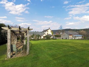 Property grounds - 5 bedroom accommodation in St. Asaph (St. Asaph)