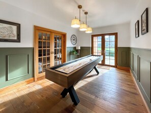 Games room - 5 bedroom accommodation in St. Asaph (St. Asaph)