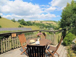 Outdoor dining - Tuckenhay, Millers Thumb - HHV (Bow Creek, between Dartmouth and Totnes)
